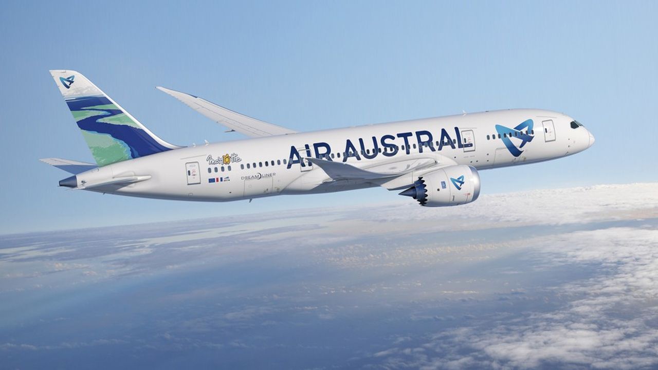 Air Austral Paris Charles de Gaulle-Dzaoudzi Flight, burning odour on board, divert to Naples