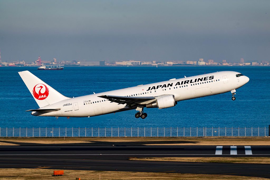 Oil on the Runway: JAL 767 Brings Kumamoto Operations to a Standstill