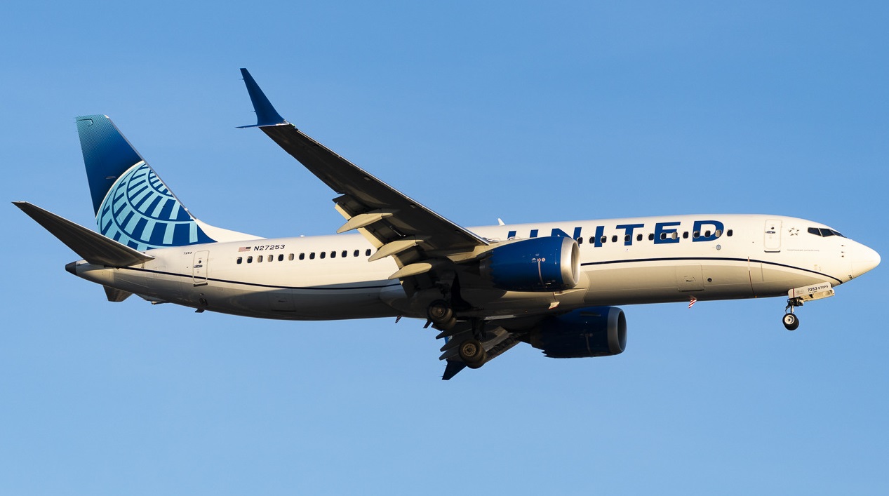 United Memphis-Houston Intercontinental Flight, Aircraft Skidded, Went Off Onto Soft Ground
