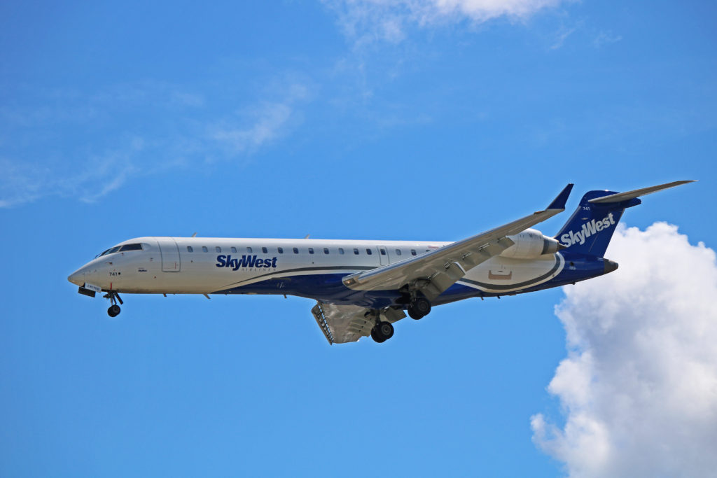 SkyWest CRJ-700 Strikes Wingtip During Go-Around at Charlottesville