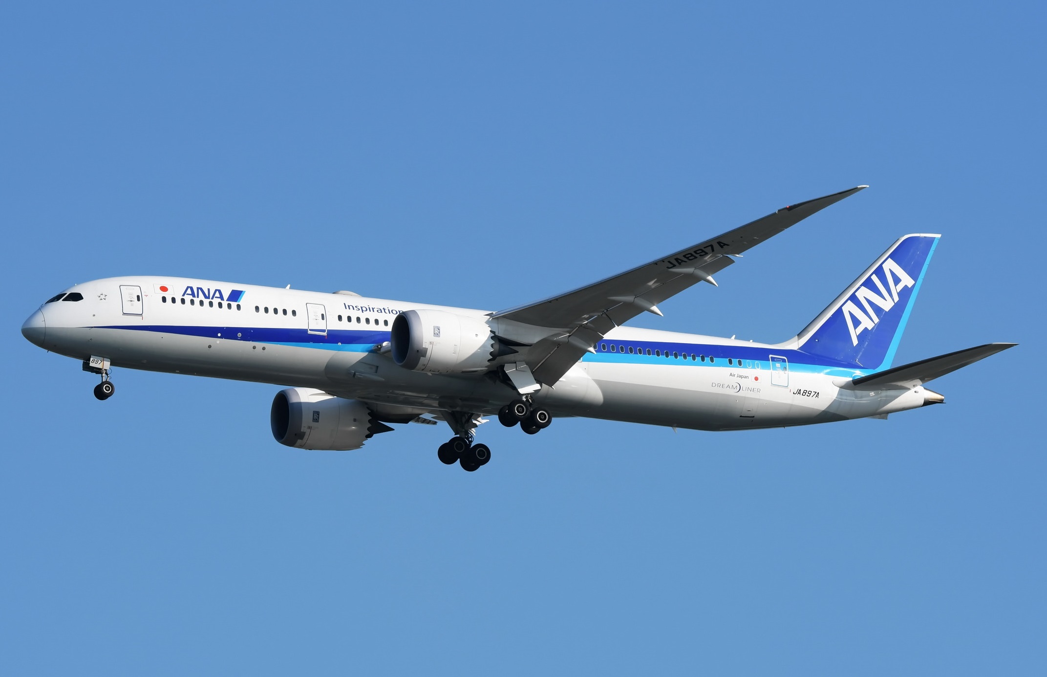 Polar Turnback: ANA 787 Reverses Course Over Arctic After Engine Oil Warning