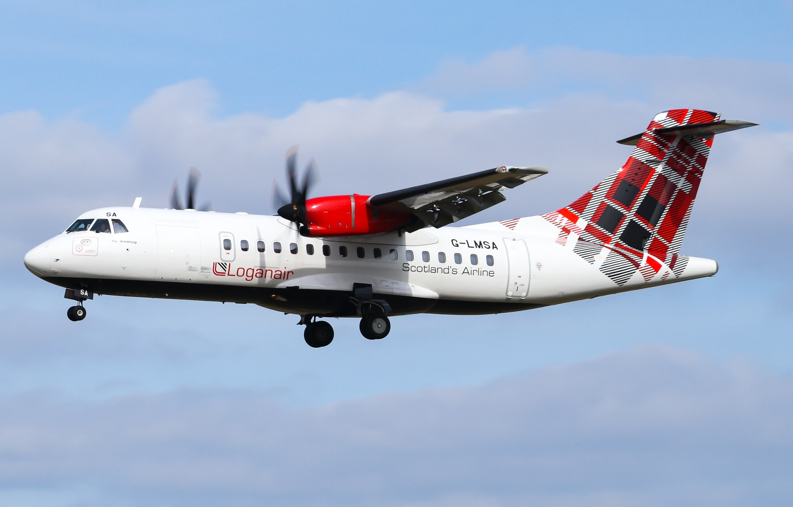 Three Seconds of Darkness: ATR Cockpit Screens Go Blank During Loganair Climb