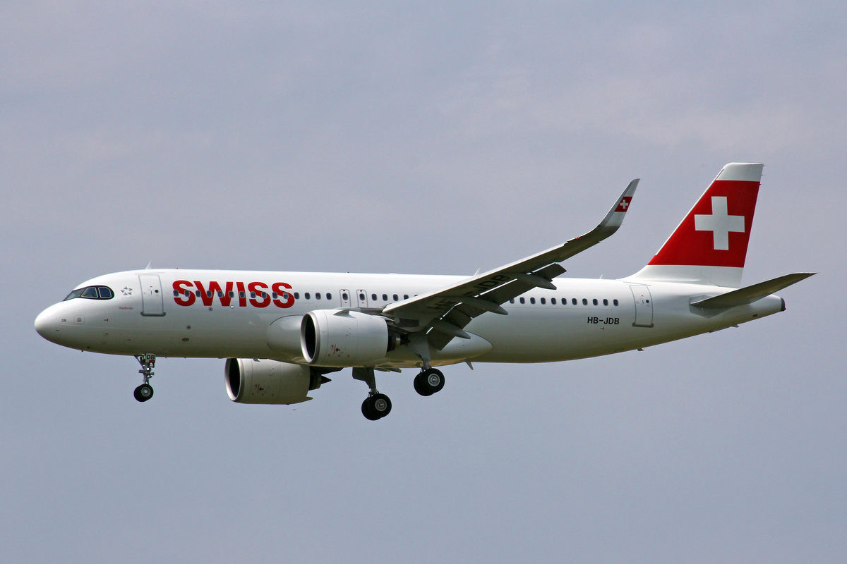 Split-Second Decision at 145 Knots: Swiss Crew Slams Brakes After Suspected Bird Strike