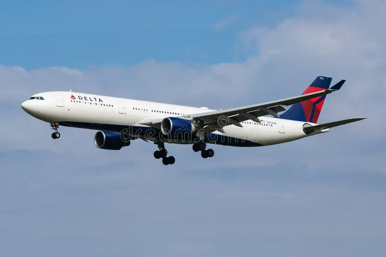 Fire in the Sky: Delta A330 Returns to São Paulo After Explosive Engine Failure