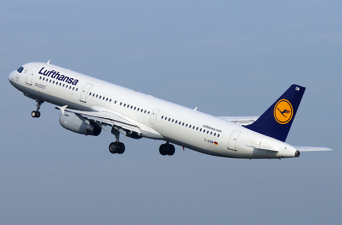 Rejected at 135 Knots: Lufthansa Jet Aborts Takeoff After Unusual Runway Intrusion