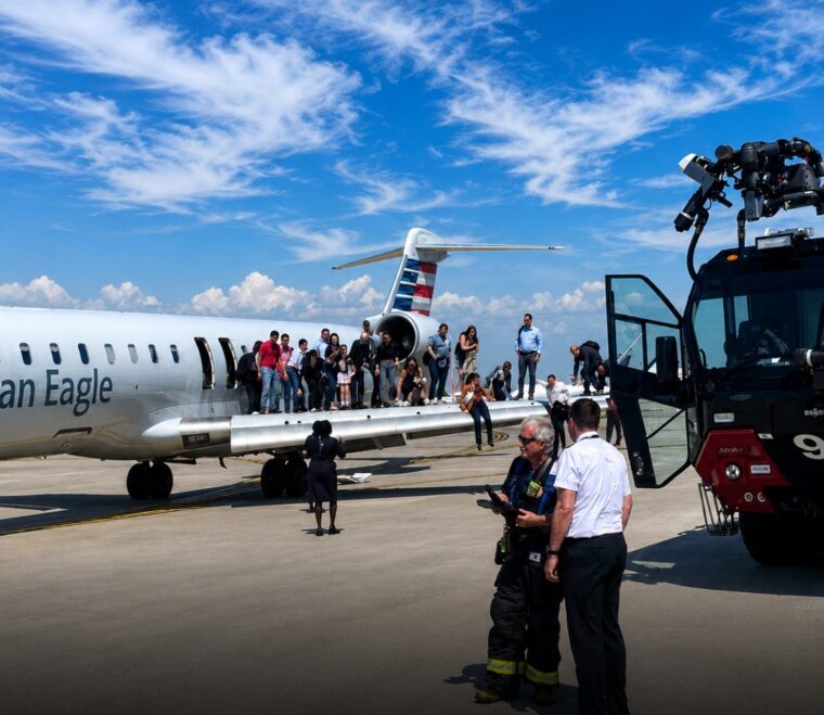 American Airlines CRJ-900LR, With 76 Passengers Onboard, Makes Emergency Landing After Smoke Detected In The Cabin
