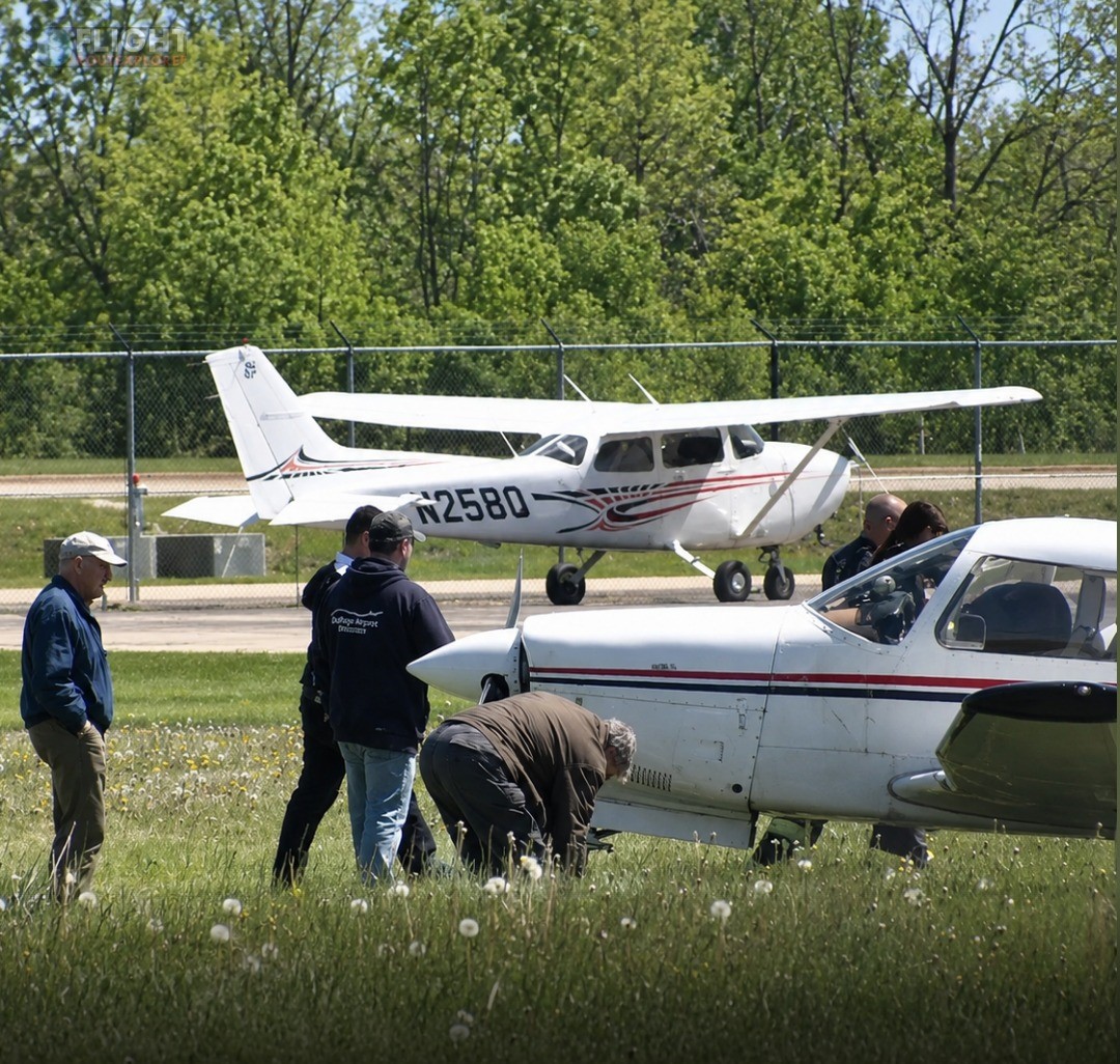 Piper PA-28R-201 Arrow III Crashes Into Sign After Failed Takeoff At Dupage Airport, Illinois