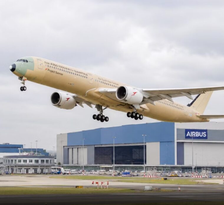 World’s Longest-Range Aircraft, The Qantas Airbus A350-1000ULR Takes To The Skies – Can Fly 22 Hours Non Stop