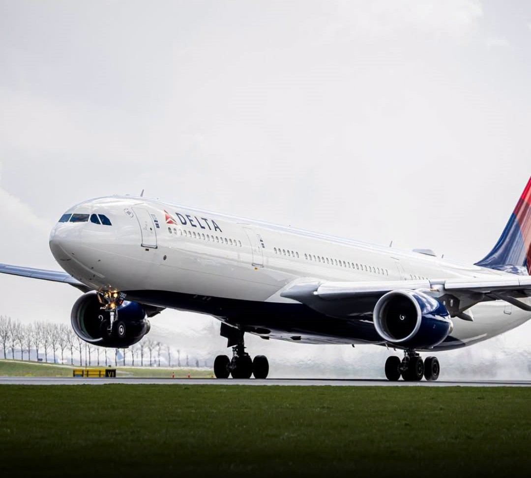 Delta Flight Suffered Minor Paint Damage After Apparent Firework Strike Near Chicago